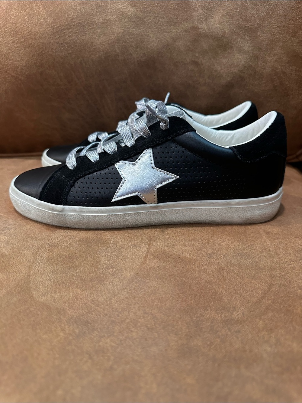 Vintage Havana Black and Silver Sneakers - Picture 4 of 8